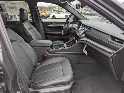 Used 2024 Jeep Grand Cherokee Overland image 24