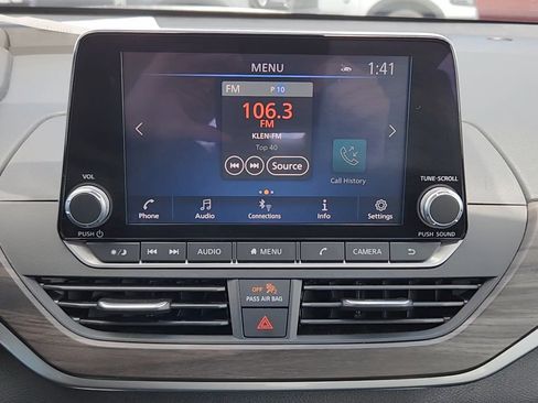 Used 2025 Nissan Altima 2.5 SV FWD image 14