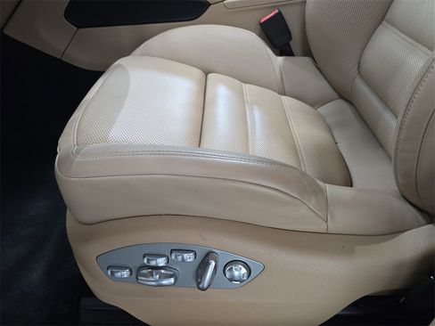 Used 2025 Porsche Macan image 23