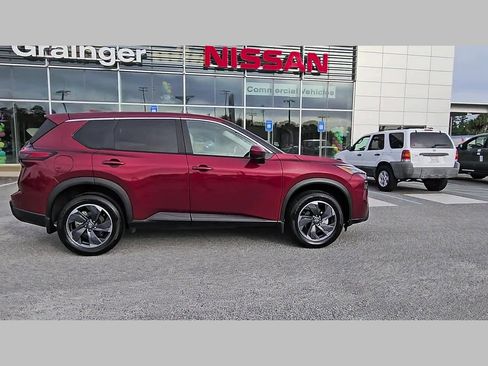 Used 2025 Nissan Rogue SV FWD image 36