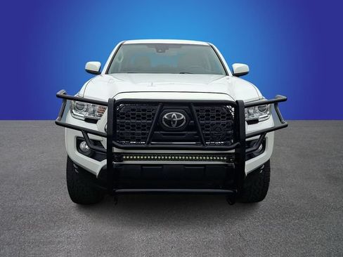 Used 2019 Toyota Tacoma SR5 AWD/4WD image 2