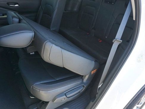 Certified 2024 Nissan Pathfinder SL image 31