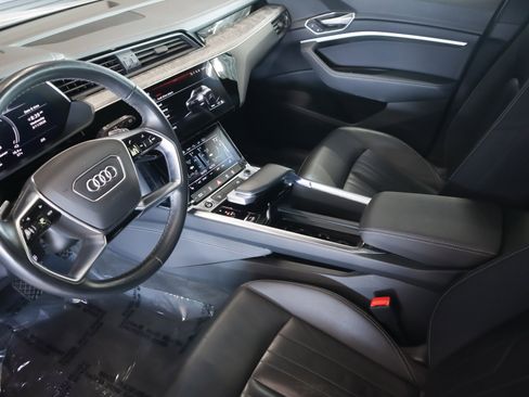 Used 2022 Audi e-tron Premium image 21