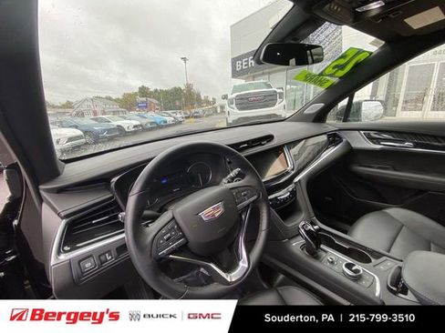 Used 2025 Cadillac XT6 Premium Luxury image 11