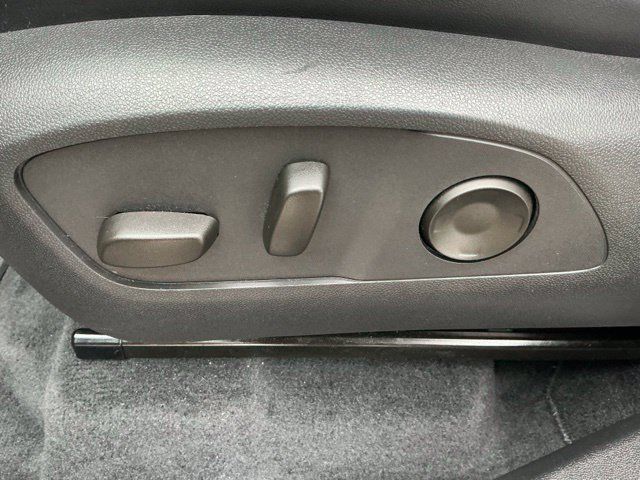 Used 2025 GMC Acadia Denali w/ Super Cruise Package FWD image 18