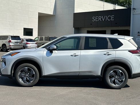 Used 2025 Nissan Rogue SV FWD image 7