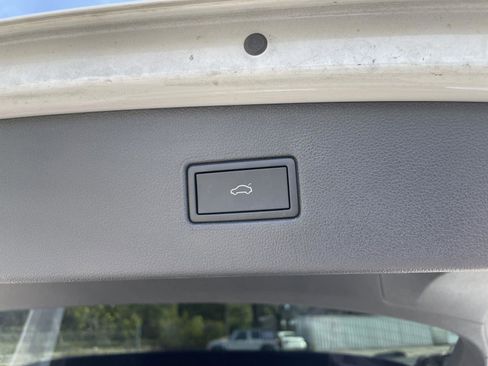 Used 2024 Volkswagen Tiguan SE R-Line image 40