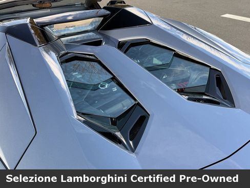 Used 2018 Lamborghini Aventador S image 9