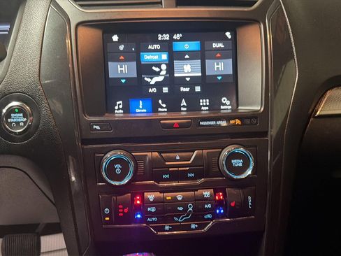 Used 2018 Ford Explorer XLT w/ Equipment Group 202A image 24