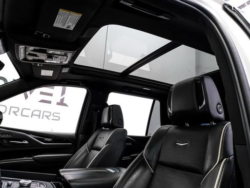 Used 2021 Cadillac Escalade Sport RWD image 5