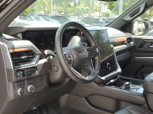 Used 2025 GMC Yukon Denali AWD/4WD image 11