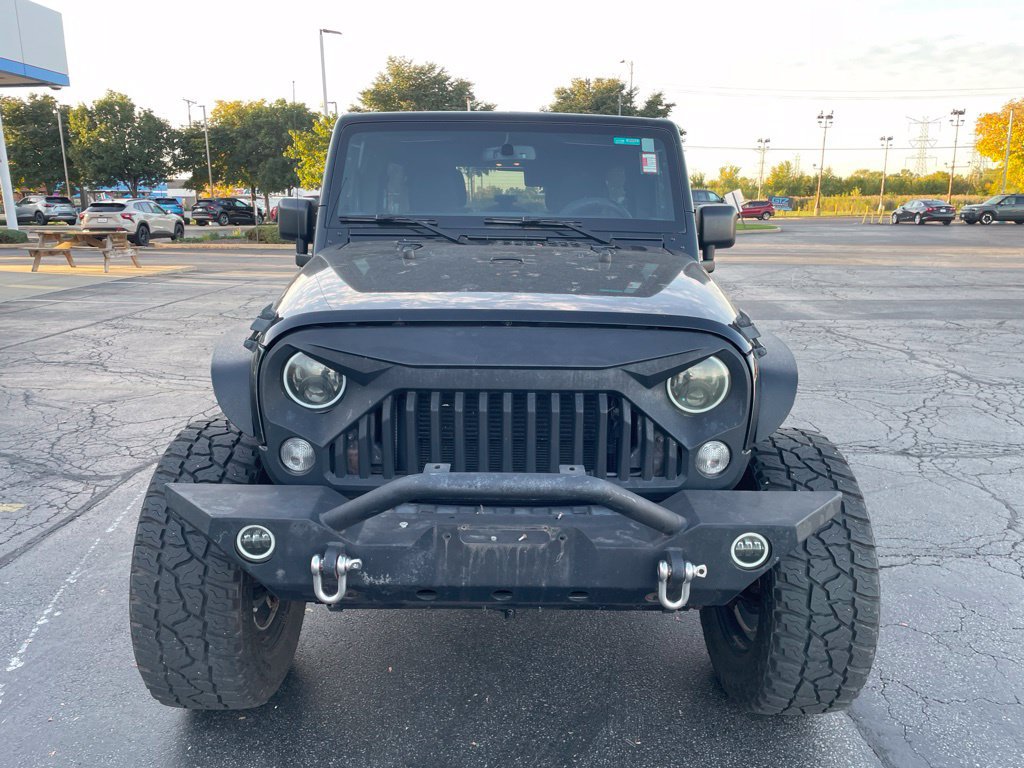 Used 2016 Jeep Wrangler Unlimited Sahara w/ Dual Top Group AWD/4WD image 12