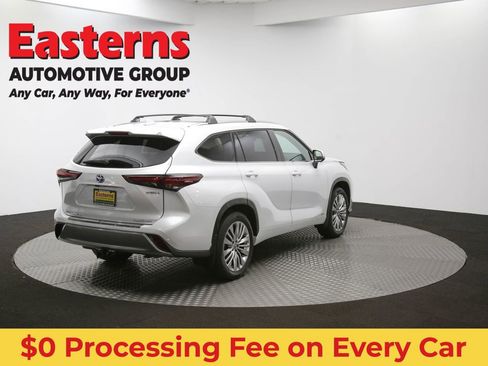 Used 2024 Toyota Highlander Platinum AWD/4WD image 46