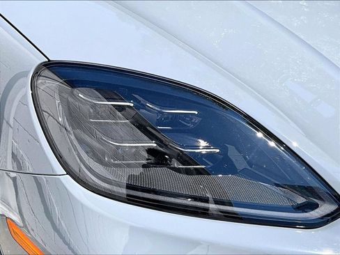 Certified 2025 Porsche Cayenne E-Hybrid Coupe AWD/4WD image 30