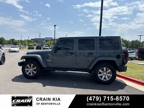 Used 2014 Jeep Wrangler Unlimited Sahara w/ Connectivity Group AWD/4WD image 5