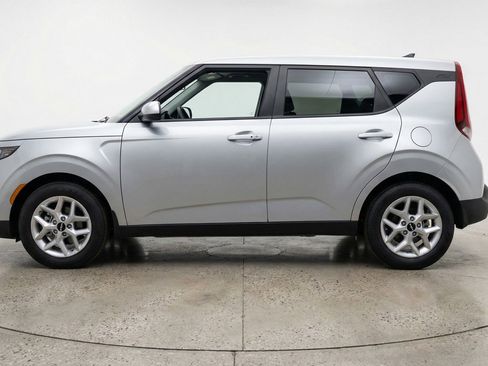 Used 2025 Kia Soul LX w/ LX Technology Package FWD image 5