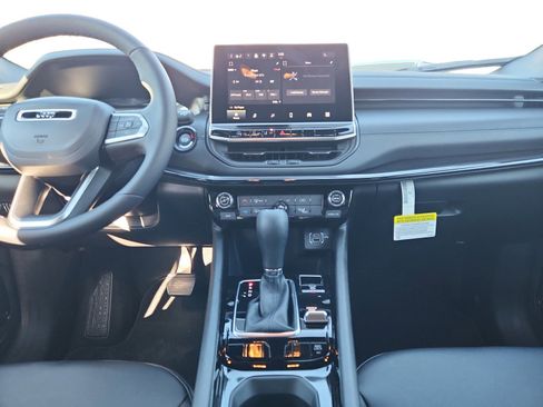 New 2026 Jeep Compass Latitude image 11