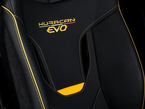 Used 2023 Lamborghini Huracan EVO image 38