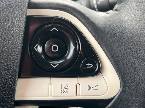 Used 2017 Toyota Prius Prime Premium image 22