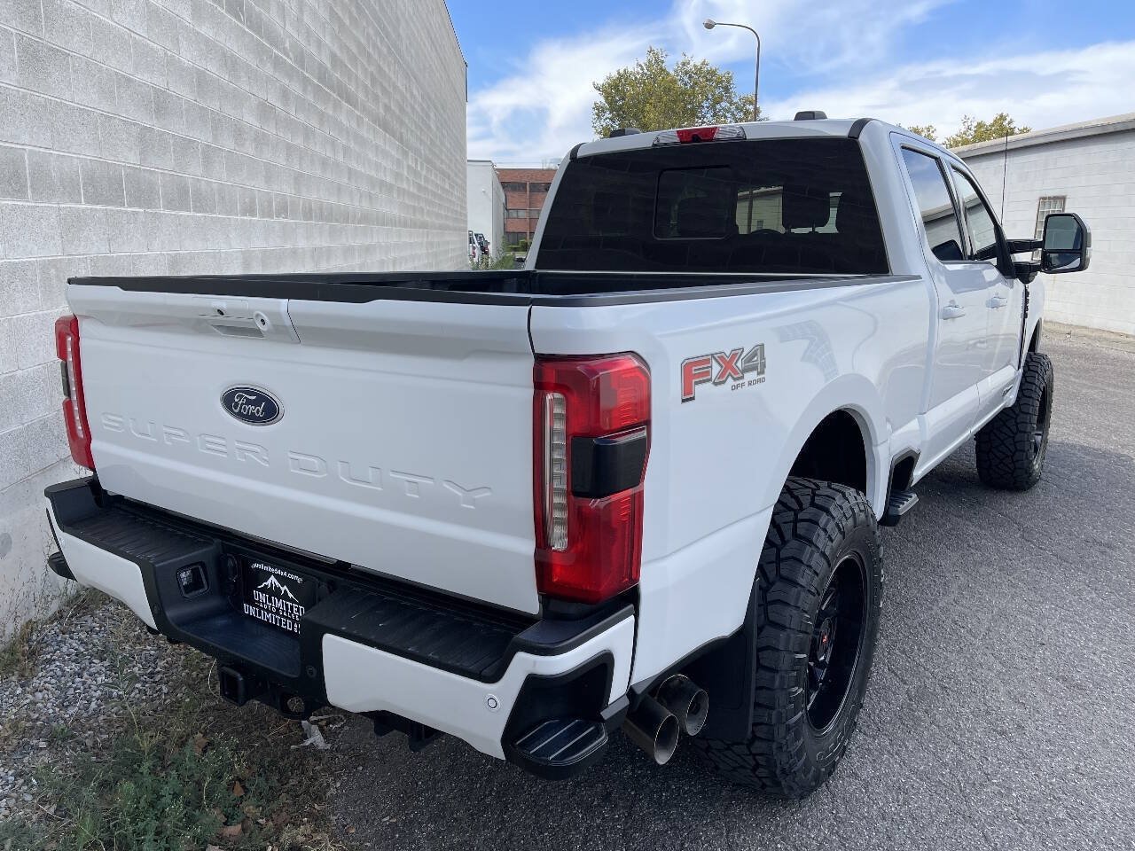 Used 2023 Ford F350 Lariat w/ Lariat Ultimate Package AWD/4WD image 27