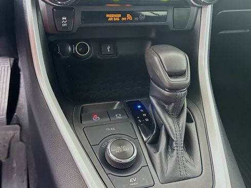 Certified 2021 Toyota RAV4 LE AWD/4WD image 15