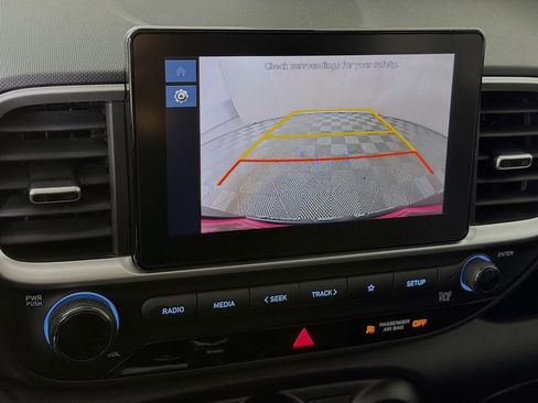 Used 2024 Hyundai Venue SEL image 17