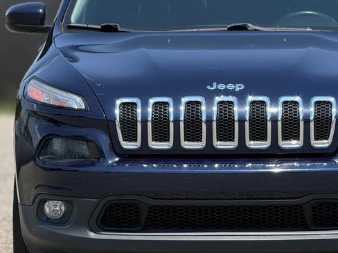 Used 2016 Jeep Cherokee Latitude AWD/4WD image 11