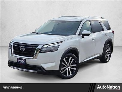 Used 2025 Nissan Pathfinder Platinum