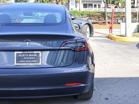 Used 2023 Tesla Model 3 Standard Range image 16