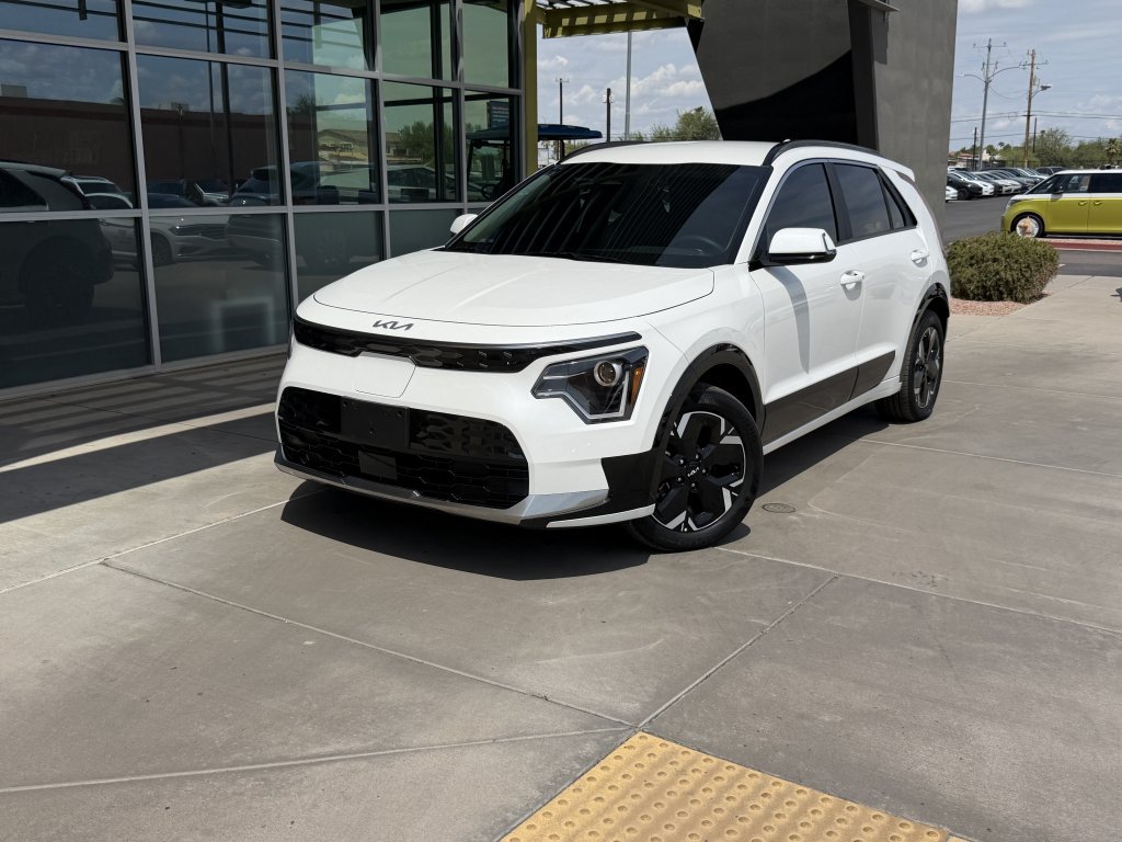 Used 2025 Kia Niro Wind FWD image 2