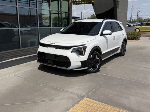 Used 2025 Kia Niro Wind FWD image 2