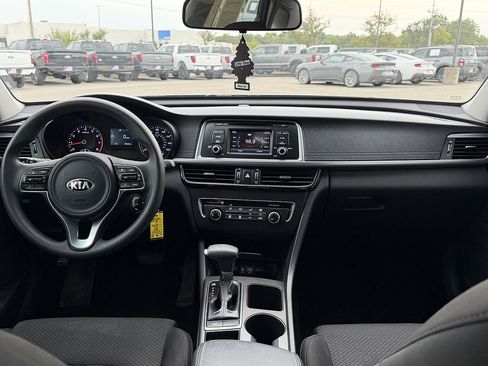 Used 2017 Kia Optima LX FWD image 10