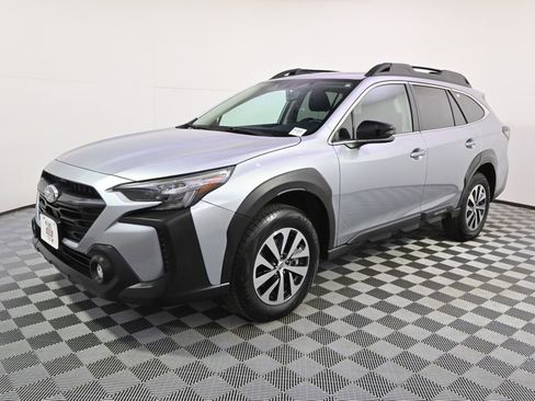 Used 2024 Subaru Outback Premium image 2