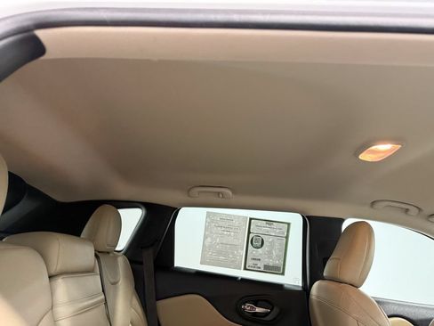 Used 2017 Jeep Cherokee Limited AWD/4WD image 15