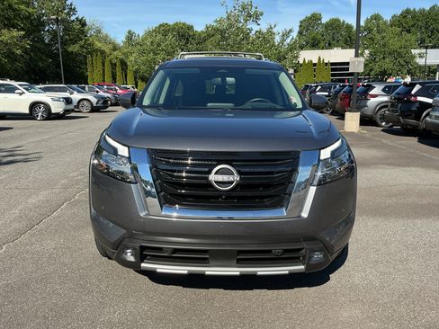 Certified 2022 Nissan Pathfinder Platinum w/ Cargo Package AWD/4WD image 6