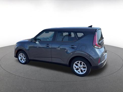 Used 2025 Kia Soul LX w/ LX Technology Package FWD image 10