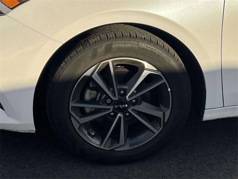 Used 2022 Kia Forte LXS image 7