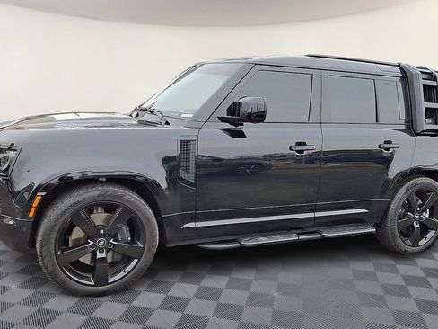 Certified 2025 Land Rover Defender 110 X-Dynamic SE image 4