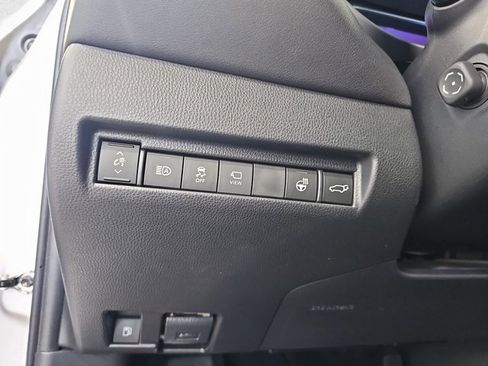 Used 2021 Toyota Venza image 26