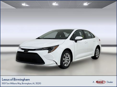 Used 2025 Toyota Corolla LE FWD image 1