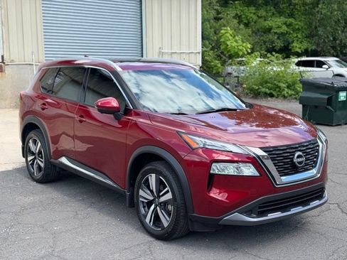 Used 2023 Nissan Rogue SL AWD/4WD image 3