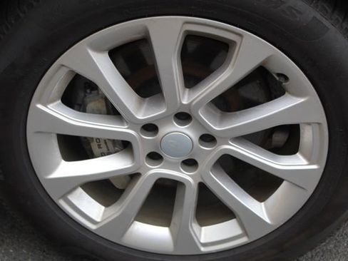 Used 2025 Land Rover Range Rover Sport SE image 9