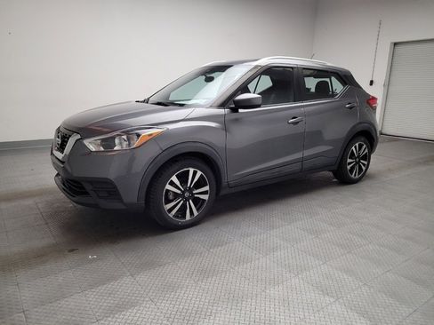 Used 2020 Nissan Kicks SV image 2