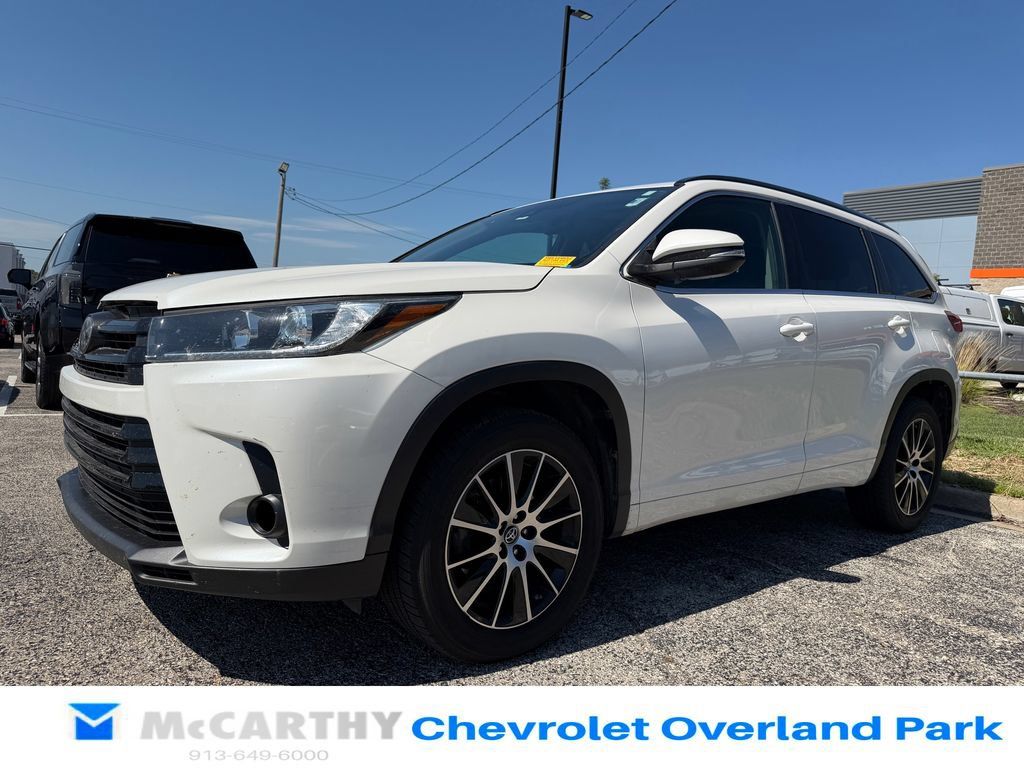 Used 2017 Toyota Highlander SE FWD image 7