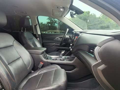 Used 2021 Chevrolet Traverse Premier w/ LPO, Black Accent Package FWD image 26