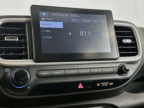 Used 2025 Hyundai Venue SEL FWD image 21