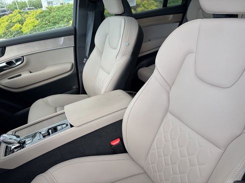 Used 2025 Volvo XC90 B5 Plus AWD/4WD image 12