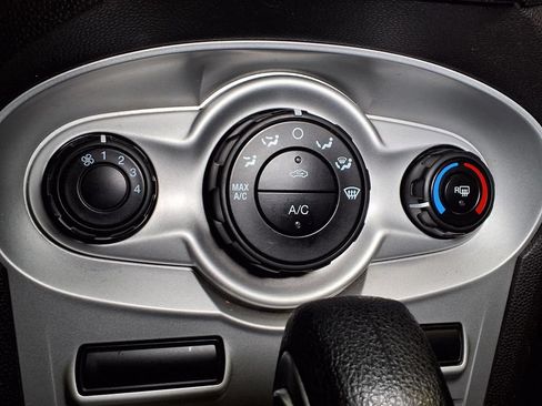 Used 2015 Ford Fiesta SE FWD image 8