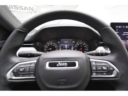 Used 2025 Jeep Compass Limited AWD/4WD image 13