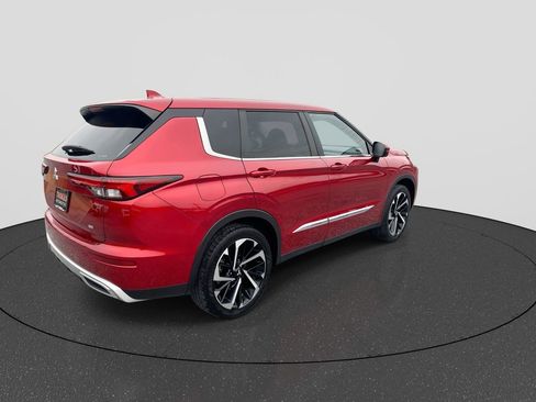 Used 2022 Mitsubishi Outlander SE image 8